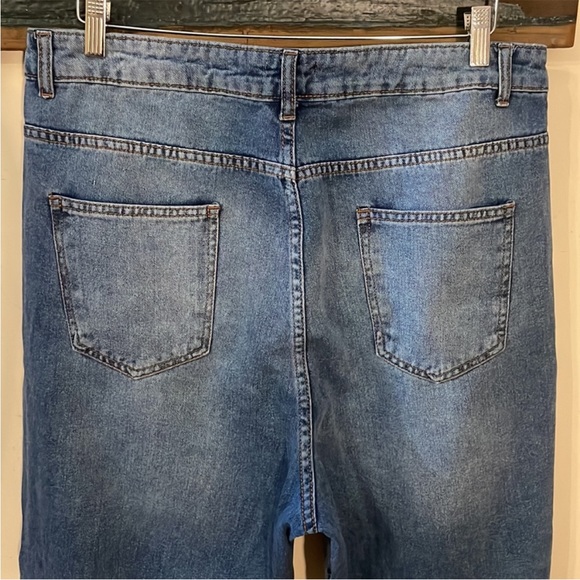 Boohoo Ripped Distressed High Waist Mom Jean Size 14 - Picture 13 of 16